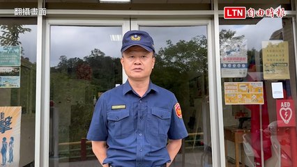 年輕女重機騎士過彎撞上對向車 180度翻車倒地(翻攝畫面)