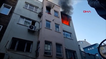 Beyoğlu'nda 4 katlı binada yangın