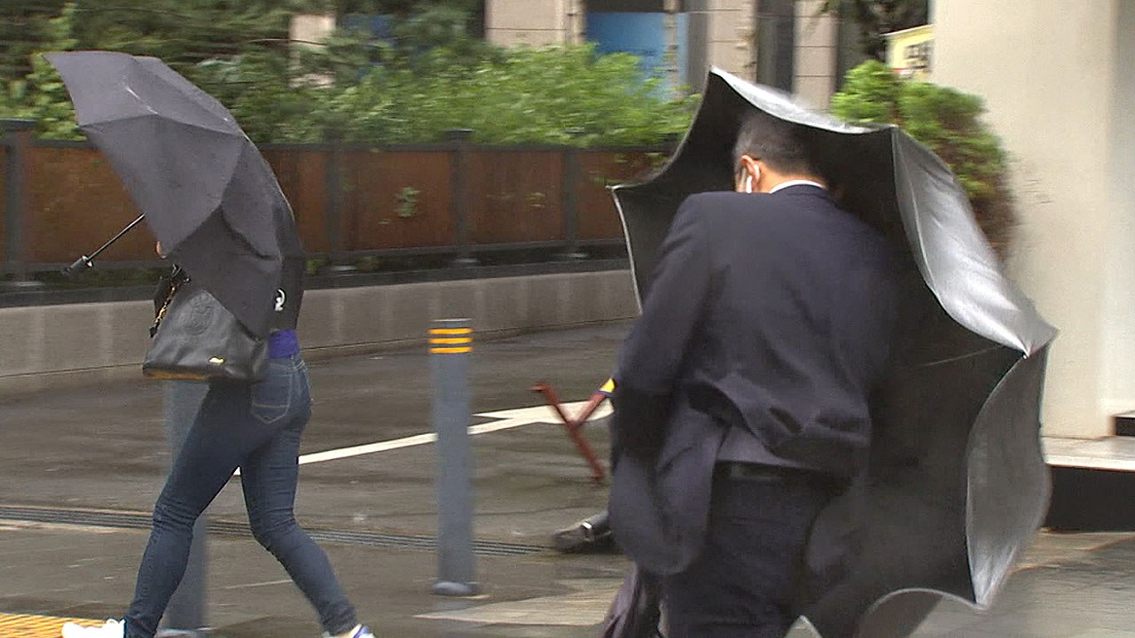 [날씨] 내일도 맑고 따뜻...어린이날, 돌풍 동반 봄 호우 / YTN