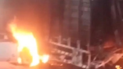 गौतम बुद्ध नगर: एक्सप्रेसवे पर चलते कैंटर में लगी भीषण आग, चालक ने कूदकर बचाई जान