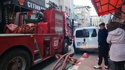 İstanbul'da korkutan yangın! 4 katlı bina alevler içinde kaldı