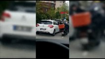 Kadıköy'de motosiklet sürücüsünün darbedilmesi kamerada