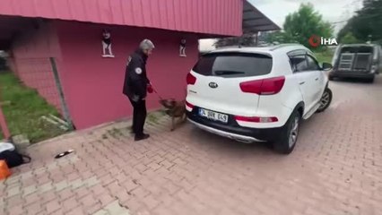 Şüpheli araçtan 9 kilo metamfetamin, 50 bin uyuşturucu hap çıktı