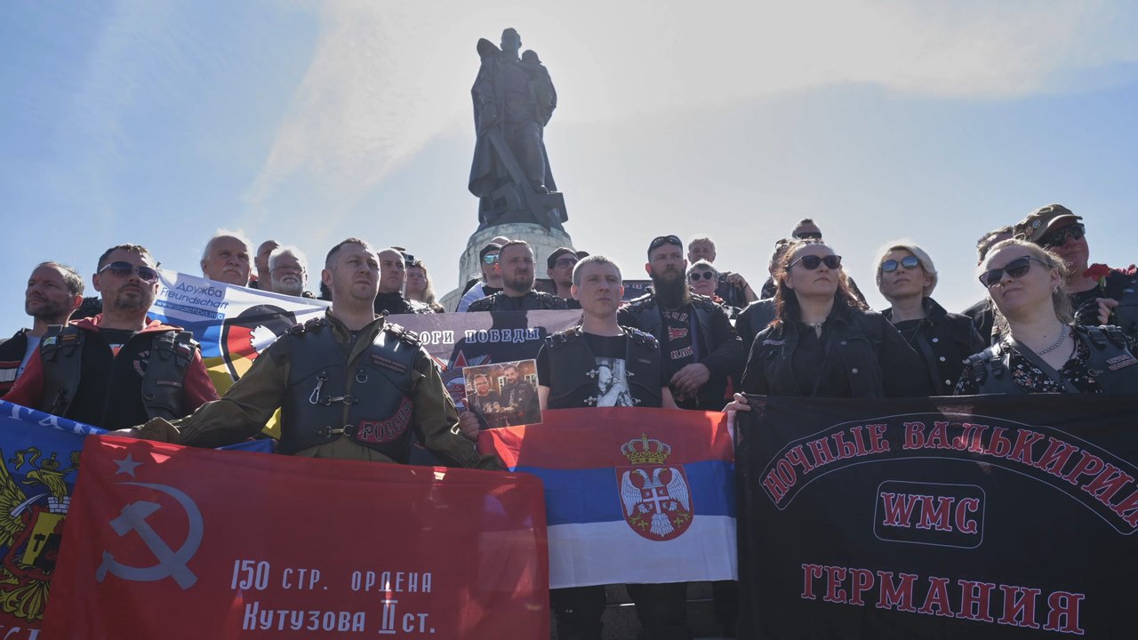 Putins 'Nachtwölfe' fahren auf Motorrädern von Moskau nach Berlin