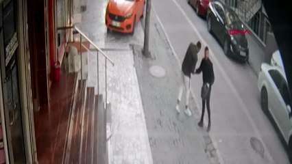 İSTANBUL-AVCILAR'DA ALICI GİBİ GİTTİ, MOTOSİKLETİ ÇALIP KAÇTI