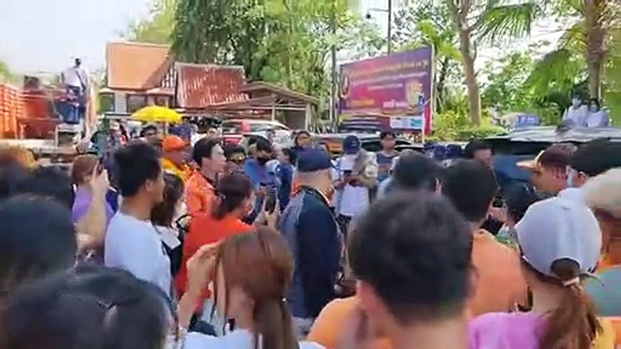 เลือกตั้ง 2566 'วิโรจน์' พรรคก้าวไกล ลุยหาเสียง...