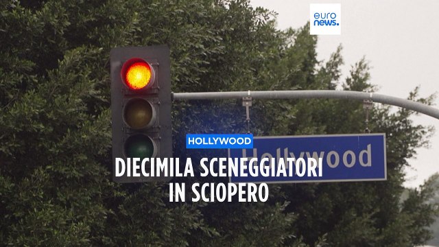 Diecimila sceneggiatori di Hollywood in sciopero: Salari più alti e royalties sulle serie tv
