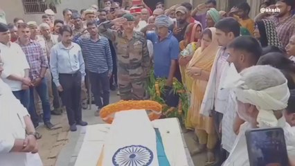 गाज़ीपुर: फफक कर रोया पूरा गांव, जब घर पहुँचा शहीद सैनिक का पार्थिव शरीर