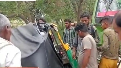 बदायूं: तेज रफ्तार बस ने टेंपो को मारी टक्कर, सवार 6 लोग हुए गंभीर घायल