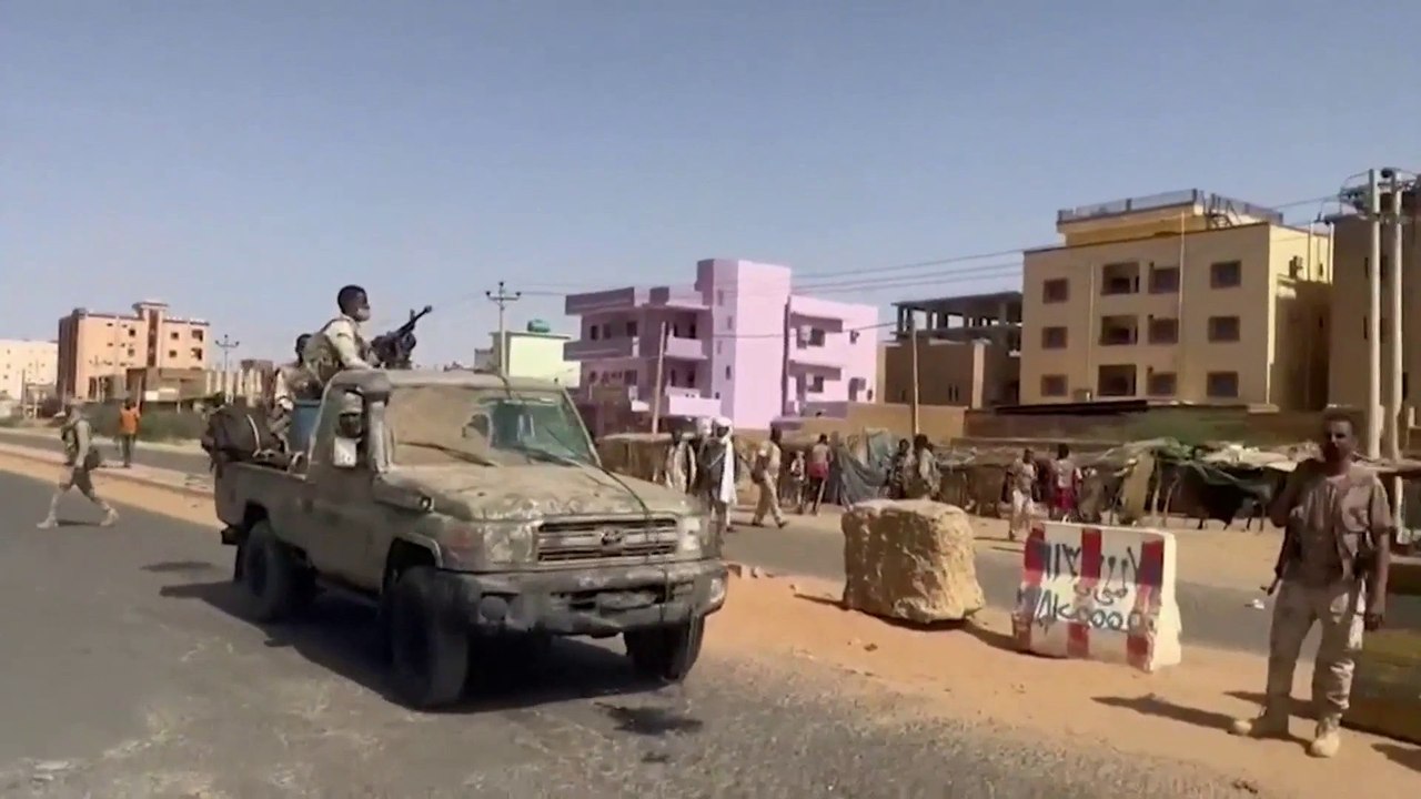 رغم الهدنة المعلنة بين #الجيش_السوداني و #الدعم_السريع.. تجدد الاشتباكات بالأسلحة الثقيلة في عدة مدن أبرزها #أم_درمان  #السودان  #الخرطوم  #دارفور #العربية