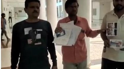 गुना: समानतापूर्वक नहीं हटाया अतिक्रमण,कलेक्टर के पास पहुंचे दुकानदार निष्पक्ष कार्यवाही की मांग