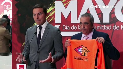 Lobato (PSOE) acude al Dos de Mayo con el alcalde de San Fernando para exigir "dignidad y respeto" por afectados de la 7B