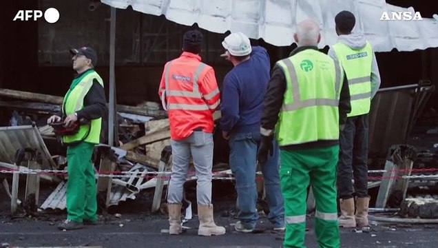 Primo maggio,il giorno dopo le manifestazioni a Parigi messa in sicurezza di un palazzo dato alle fiamme