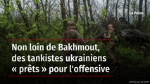 Non loin de Bakhmout, des tankistes ukrainiens 