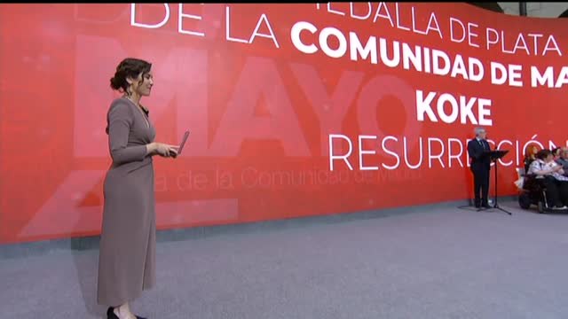Koke recibe la medalla de plata de la Comunidad de Madrid de manos de Díaz Ayuso
