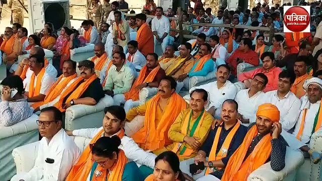 किसी गरीब को छेड़ना नहीं है, गुंडों को सीना तान कर चलने देना नहीं : योगी