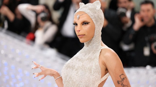 Met Gala 2023 : l'hommage des stars à « Poupette » le chat de Karl Lagarfeld