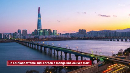 Un étudiant dévore une banane exposée comme oeuvre d’art !