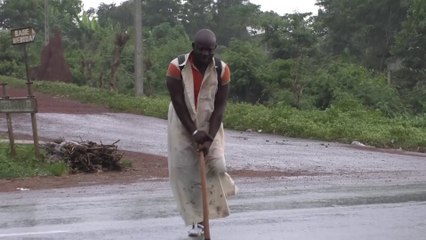 Société : à la découverte d'Abou, unijambiste et bénévole de la route sur l'axe Louada-Gagnoa