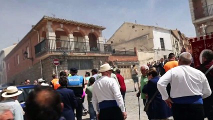 Explota el carro de los cohetes durante la procesión de San Segundo (Ávila)