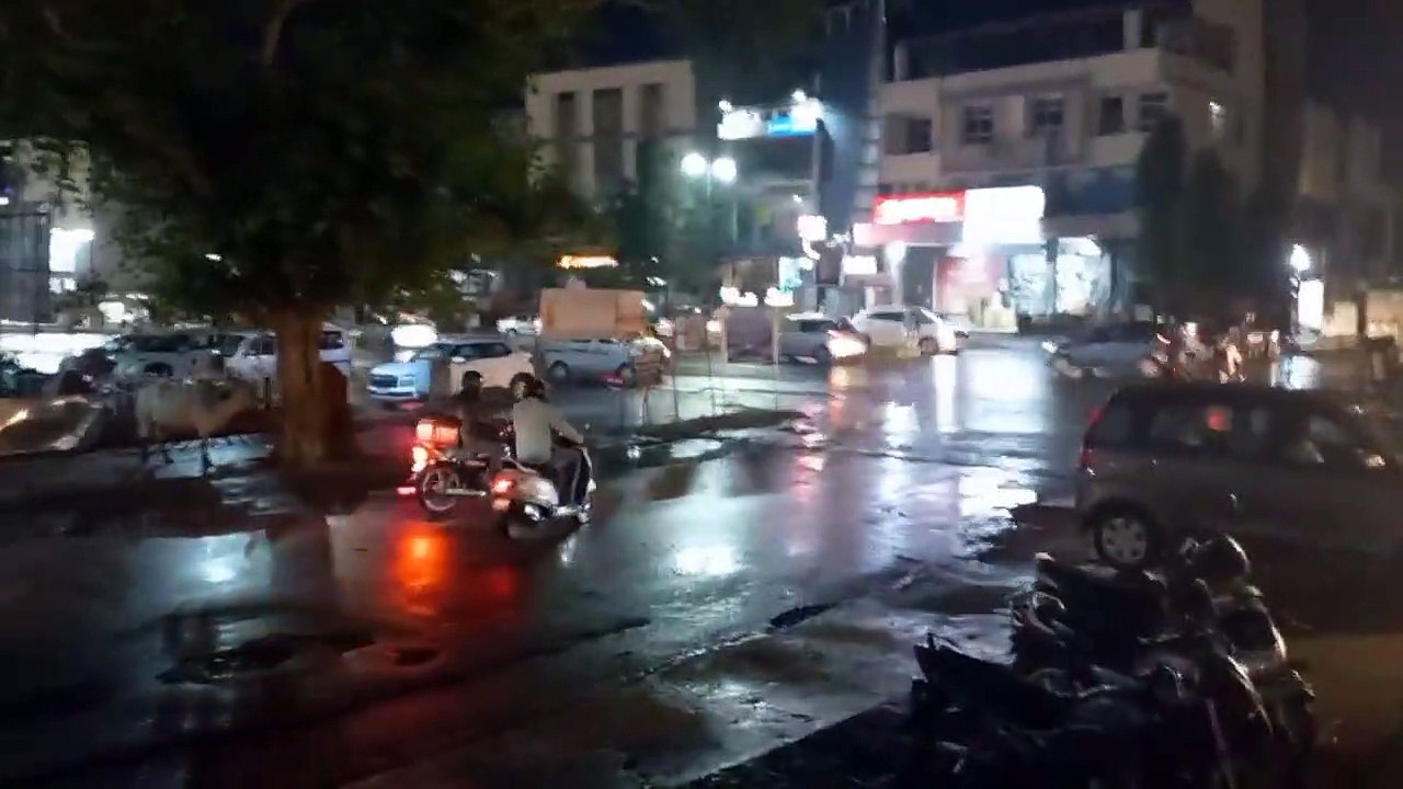Rain Video: ब्यावर में दो इंच बरसात, शहर में बौ...
