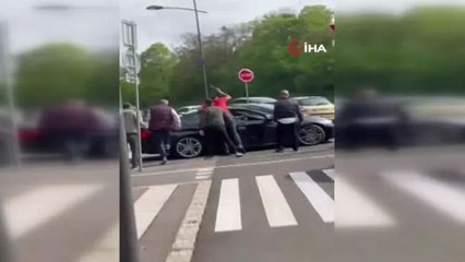 Fransa’da Türk seçmenlerin aracına saldırı