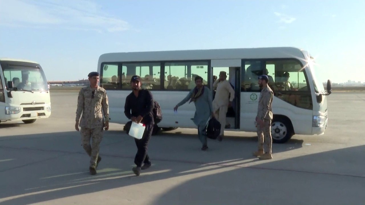 مراسل #العربية هاني الصفيان: الطائرات تواصل نقل...