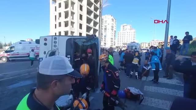 İŞÇİ SERVİSİ İLE TIR ÇARPIŞTI 33 YARALI