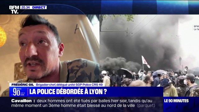 Frédéric Gil (SGP Police CRS 49) sur les casseurs: Ils ont des équipements dignes des nôtres, sauf qu'ils ne reçoivent pas les mêmes impacts que nous