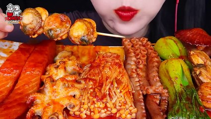 Download Video: SPICY SEAFOOD BOIL MUKBANG  OCTOPUS, ENOKI MUSHROOM, SALMON, NOODLES COOKING&EATING SOUNDS