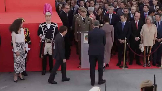 Las imágenes que muestran cómo Bolaños intentó subir a la tribuna de autoridades