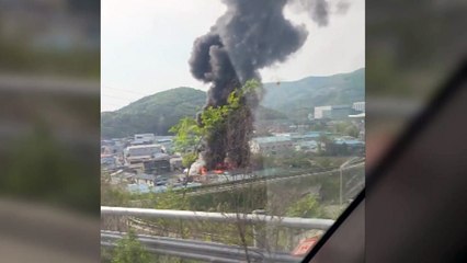 자동차 부품공장에서 큰불...4시간 만에 완진 / YTN