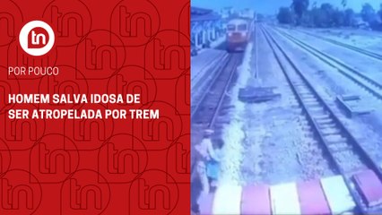 Homem salva idosa de ser atropelada por trem; assista o vídeo