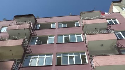 Depremde ağır hasar alan bina suç mekanı oldu, mahalleli isyan etti