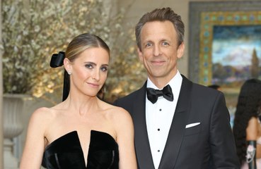 A Seth Meyers le encantó poder 'alejarse de sus hijos' mientras asistía a la Gala del Met
