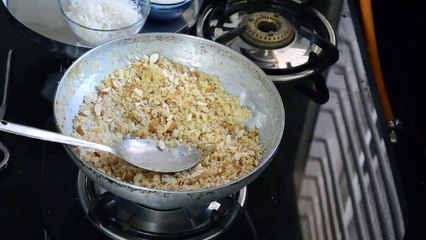 Скачать видео: Coconut Ladoo Recipe in Hindi - नारियल के लड्डू केवल 5 मिनट में