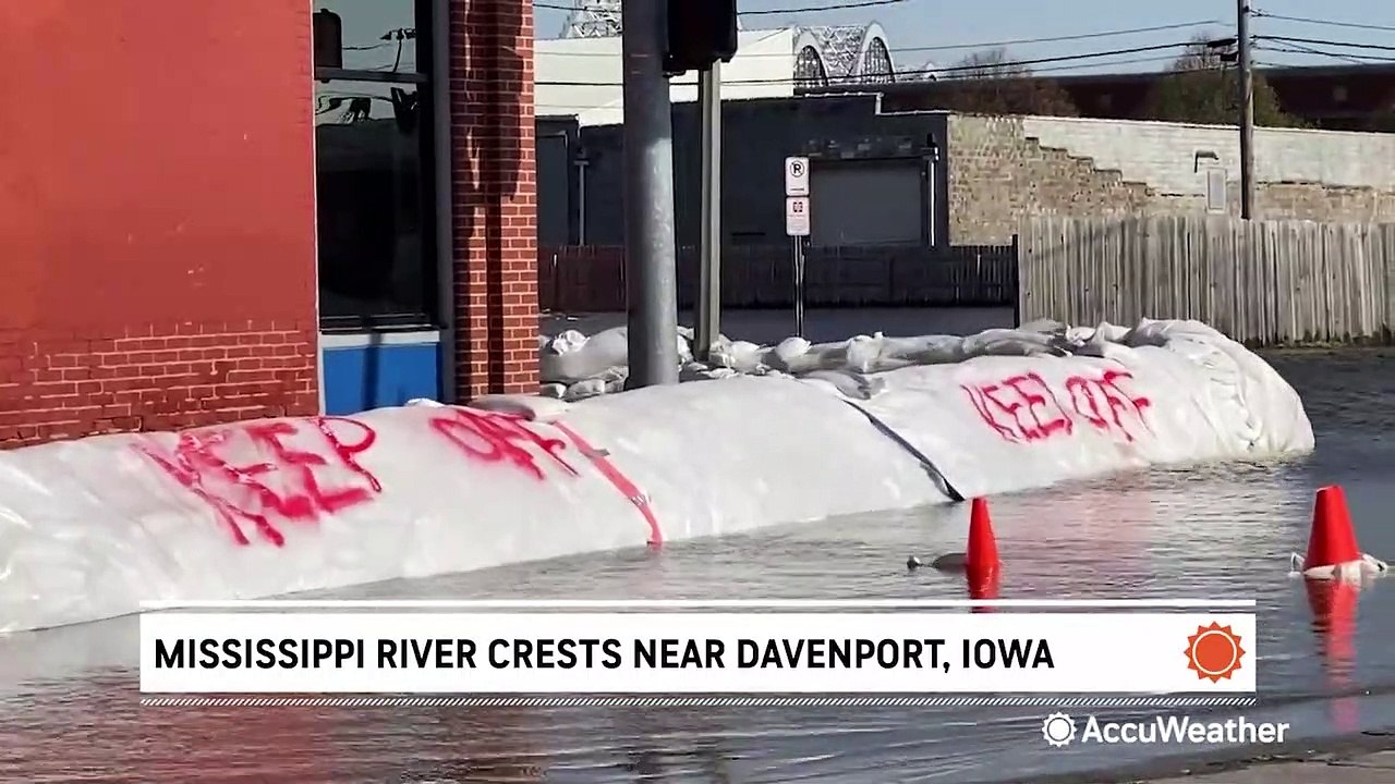 "Ready for it to be over": Residents react to Mississippi River flooding in Midwest
