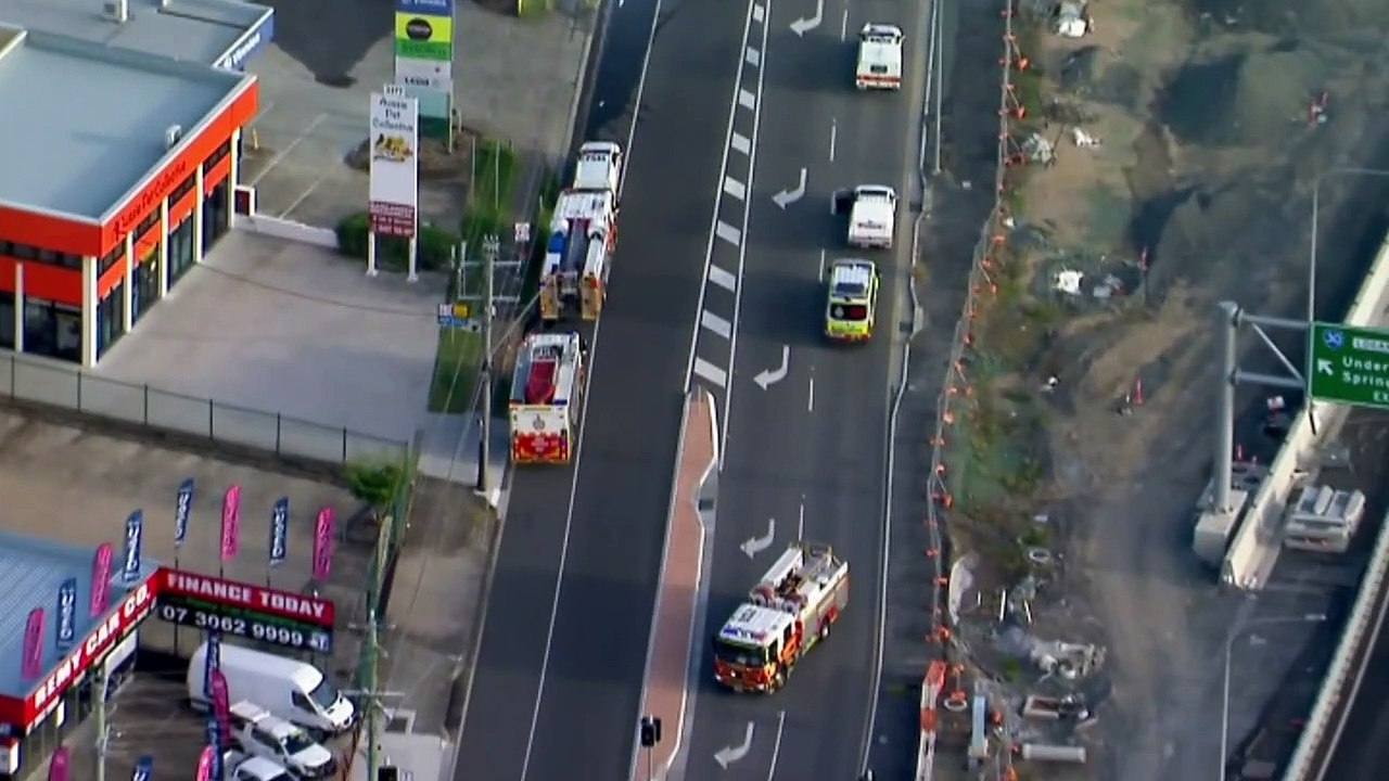 Queensland firefighter dies after being injured in factory fire