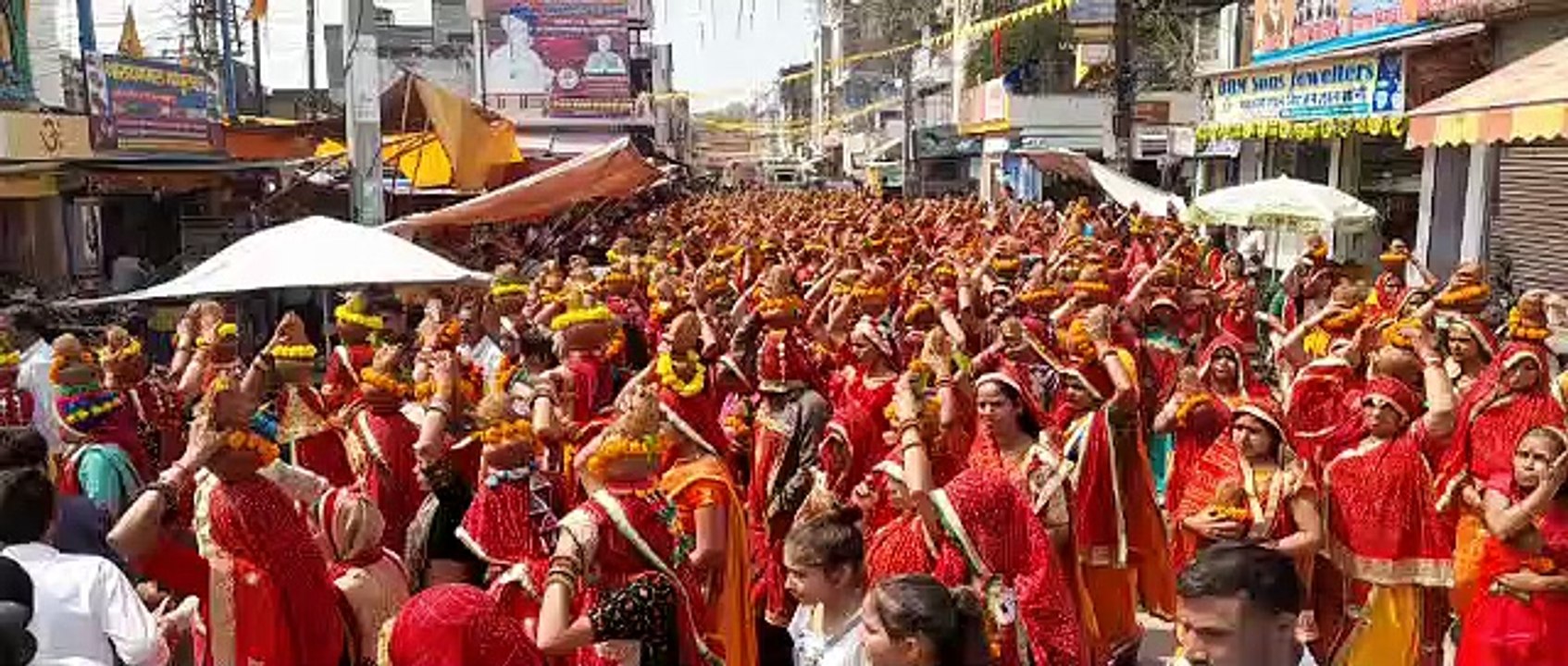 कलश यात्रा में महिलाओं ने बढ़-चढ़कर लिया हिस्सा
