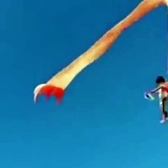 Festivalde korkunç anlar! Uçurtmanın kuyruğuna takılan çocuk havalandı