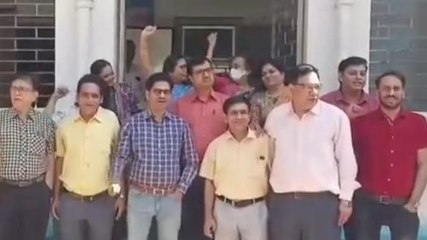 उज्जैन: 12 सूत्रीय मांगों को लेकर आंदोलन कर रहे शासकीय डॉक्टर और स्वास्थ्य कर्मचारी