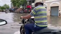 चेन्नई में बारिश के कारण महानगर के कई क्षेत्रों में जल जमाव