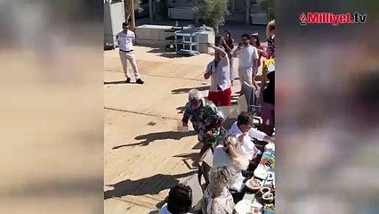 Gelenek bozulmadı! Fedon denize düştü