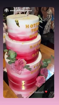 Κατερίνα Καινούργιου: Το πάρτι για τα γενέθλιά της και η τριώροφη τούρτα