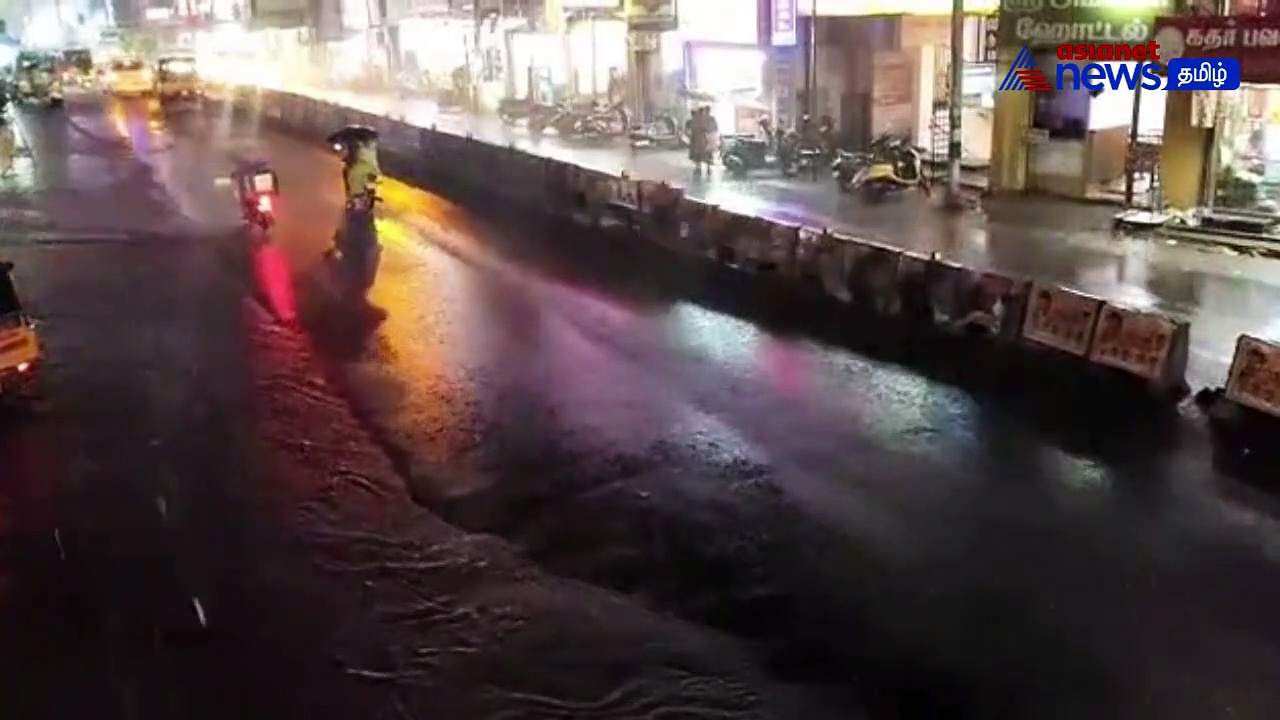 Watch : பேருந்தினுள் கொட்டிய மழை நீர்! இருக்கை இருந்தும் நெரிசலில் நின்றபடி பயணம் செய்த பயணிகள்!