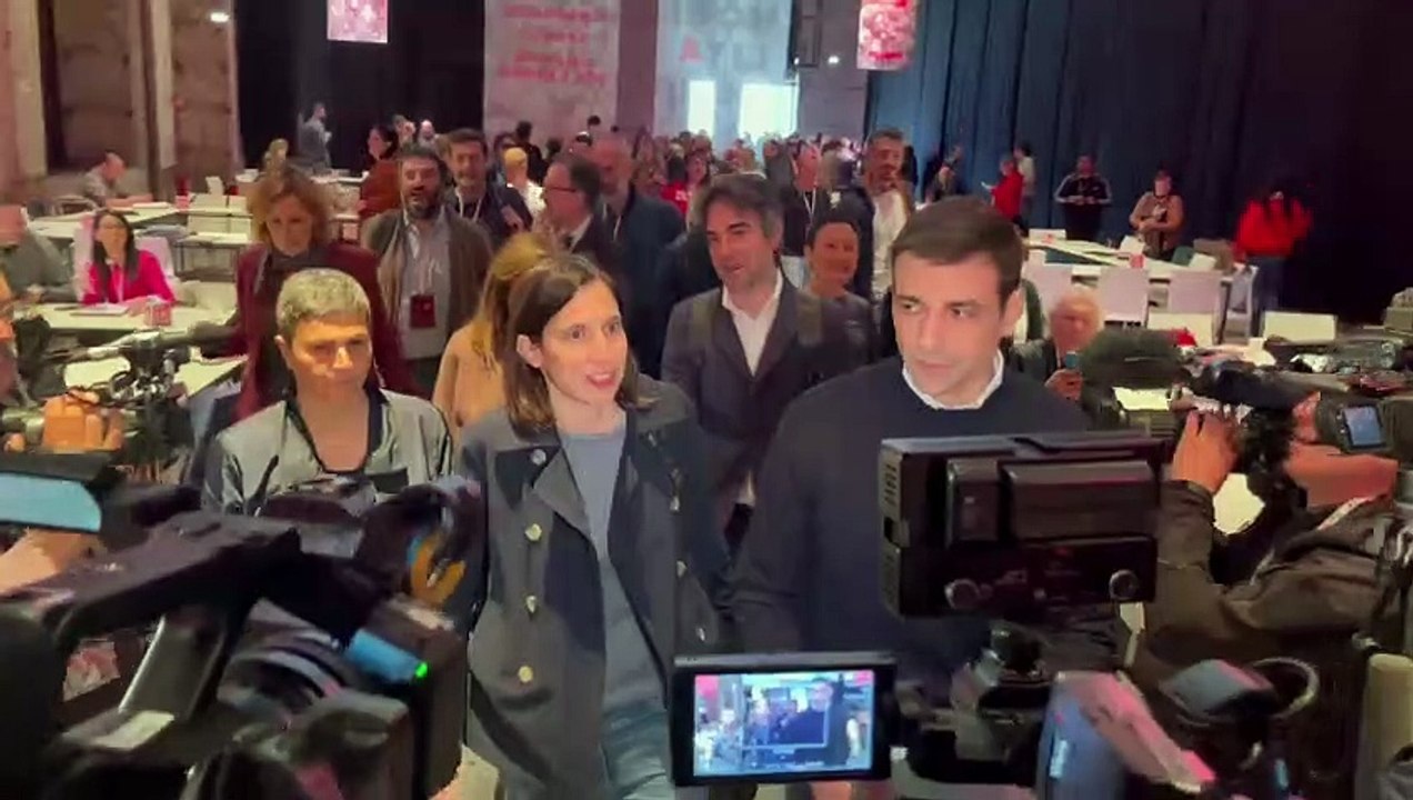 Firenze, l'arrivo di Elly Schlein alla Leopolda