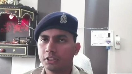शामली: वोटरों को लुभाने के लिए आप प्रत्याशी ने बांटे रुपए और झाडू, वीडियो वायरल