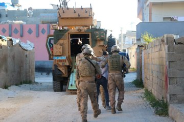 Скачать видео: Şanlıurfa merkezli PKK/KCK operasyonunda 9 şüpheli gözaltına alındı