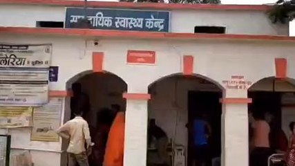 सुपौल: स्वास्थ्य केंद्र में खाली शराब की बोतल देखर कर चौंक जाएंगें आप, बच्चे चुन रहे है बोतल