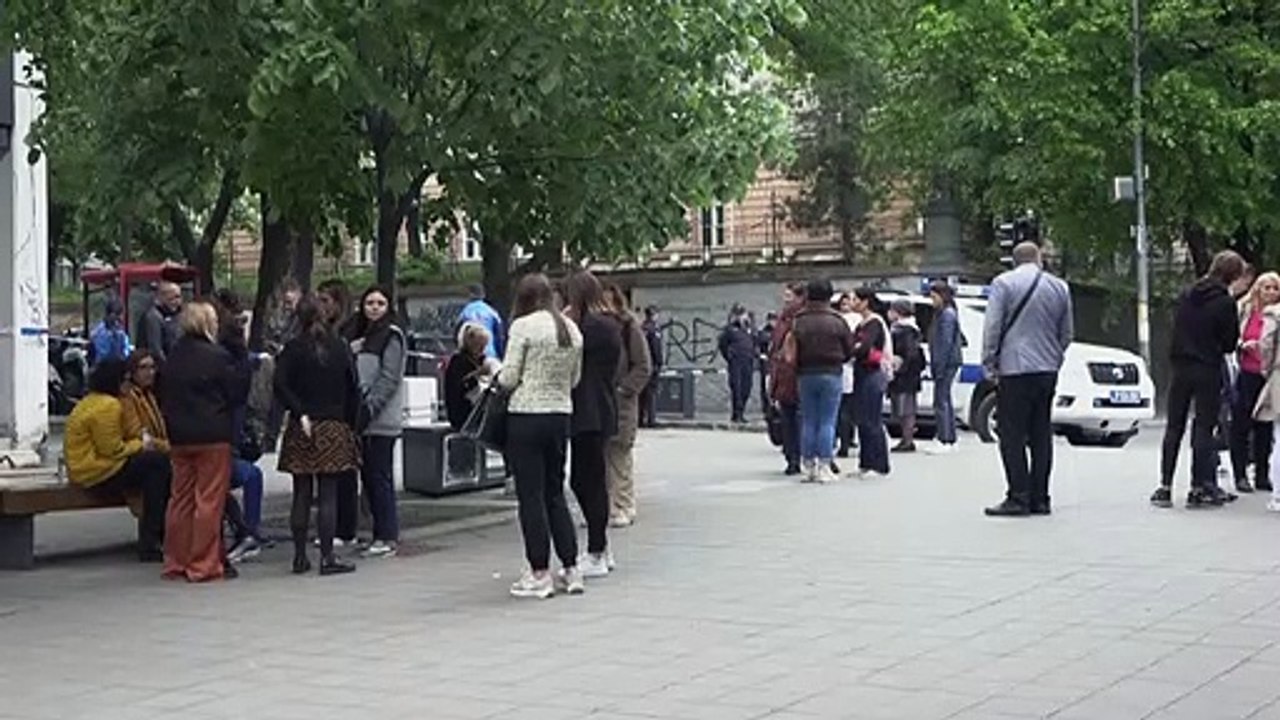 Acht schulkinder und ein wachmann in schule in belgrad getötet